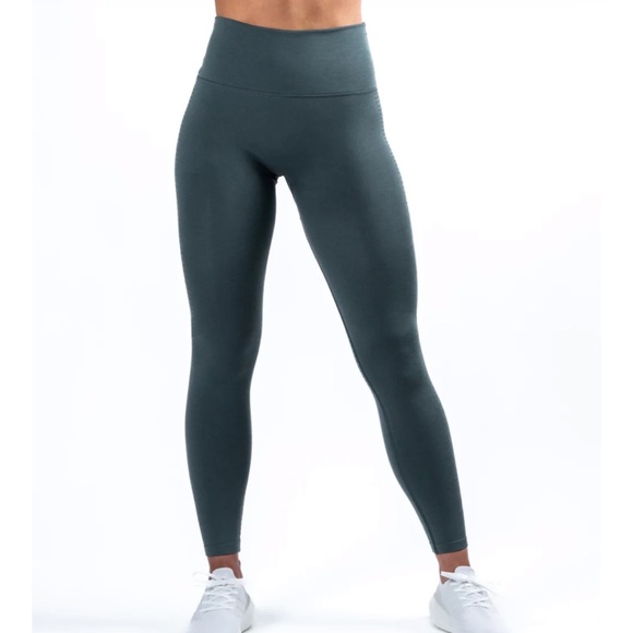 $70 Women’s Gray Alphalete Halo Leggings - Picture 3 of 9